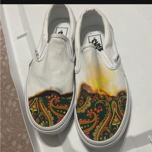 Brand new  Vans Big Reveal white and paisley snickers